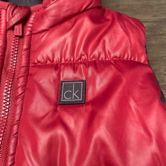 Calvin Klein “CK” jeans red puffer baby 6/9M vest - Picture 2 of 4
